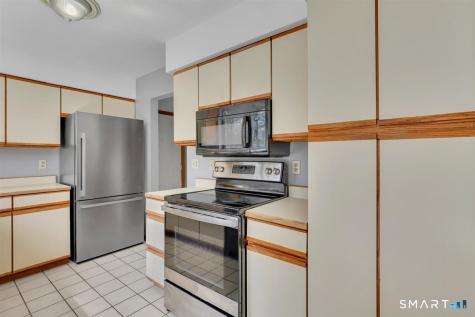 14 Staffordshire Common Drive Wallingford CT 06492
