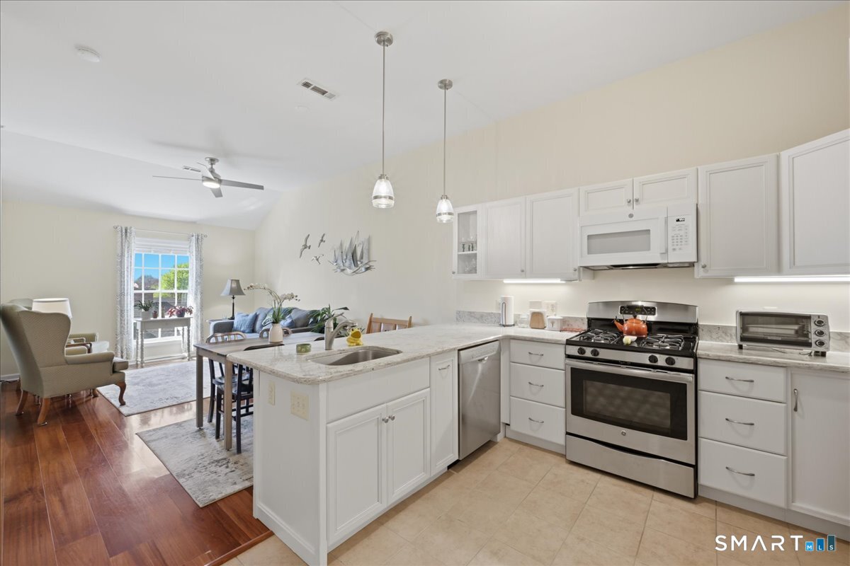 38 Hope Street East Lyme CT 06357