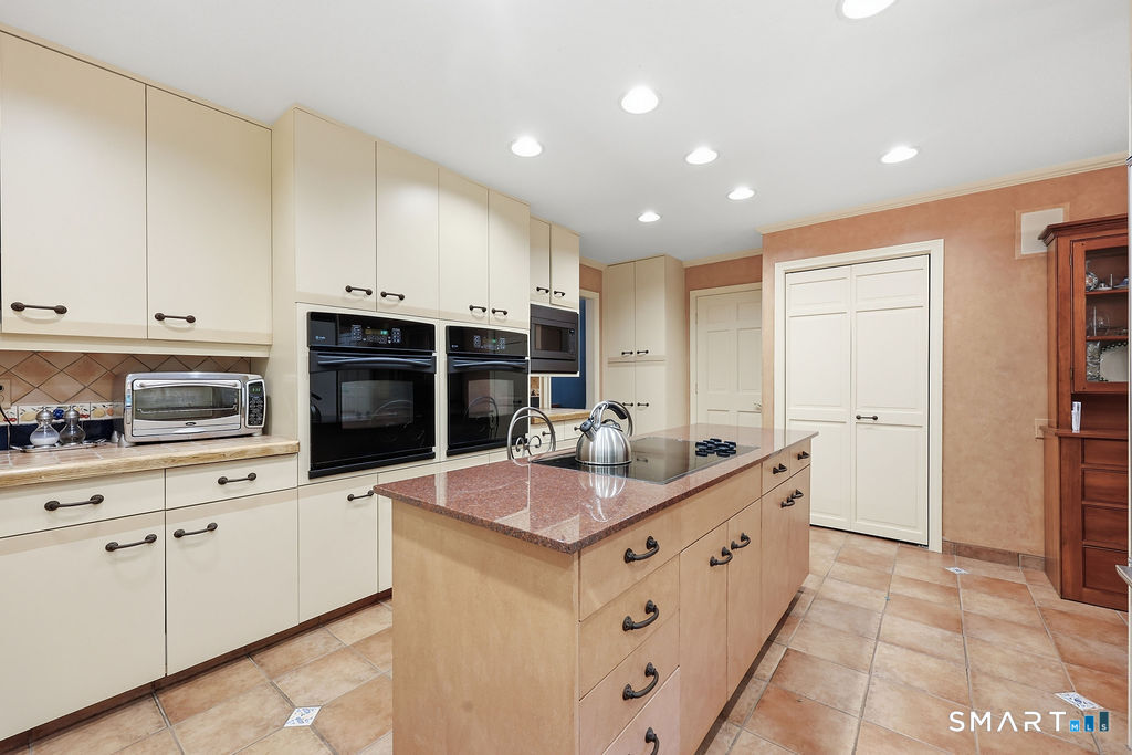 38 Cary Lane Bloomfield CT 06002