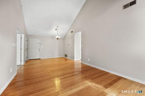 1 Forest Glen Circle Middletown CT 06457