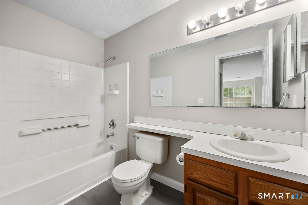 1 Forest Glen Circle Middletown CT 06457
