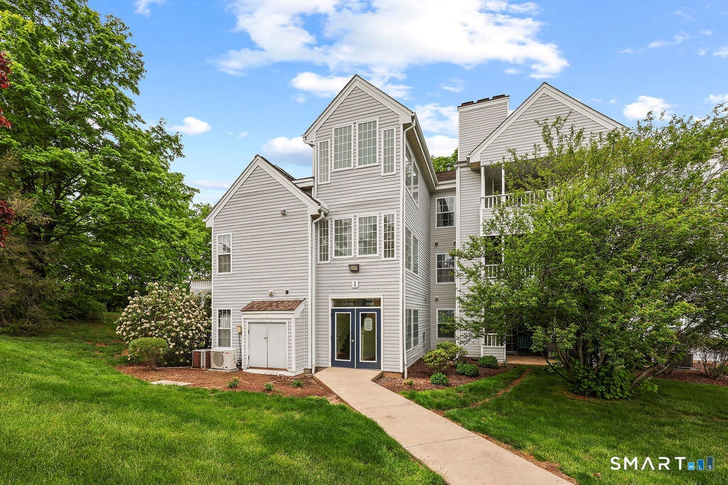 1 Forest Glen Circle Middletown CT 06457