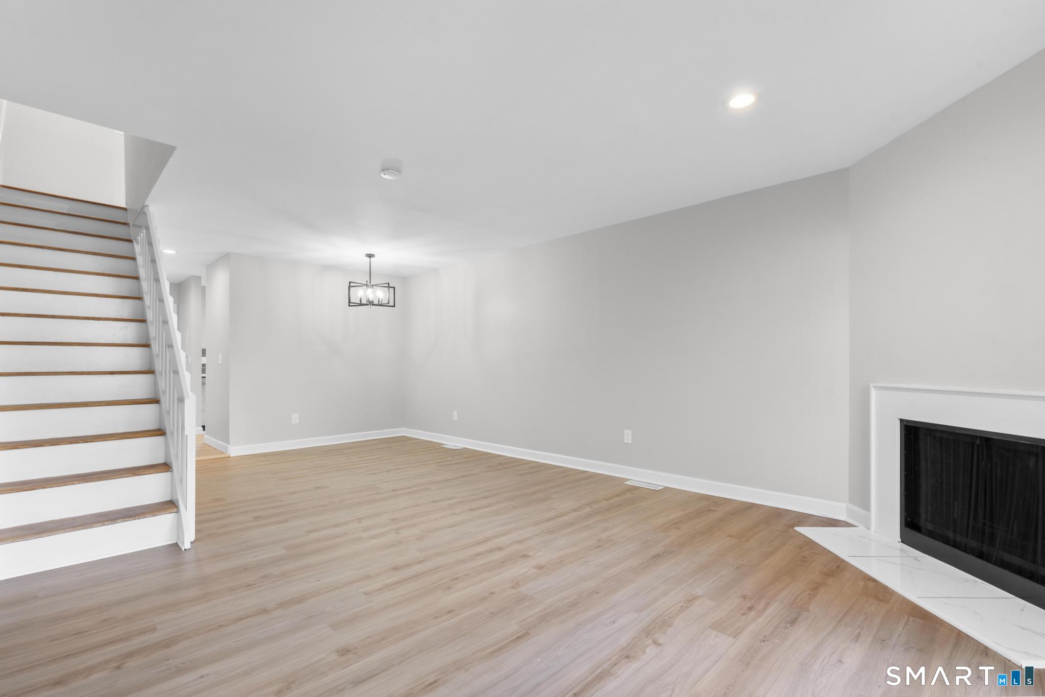33 Deer Run Bethel CT 06801