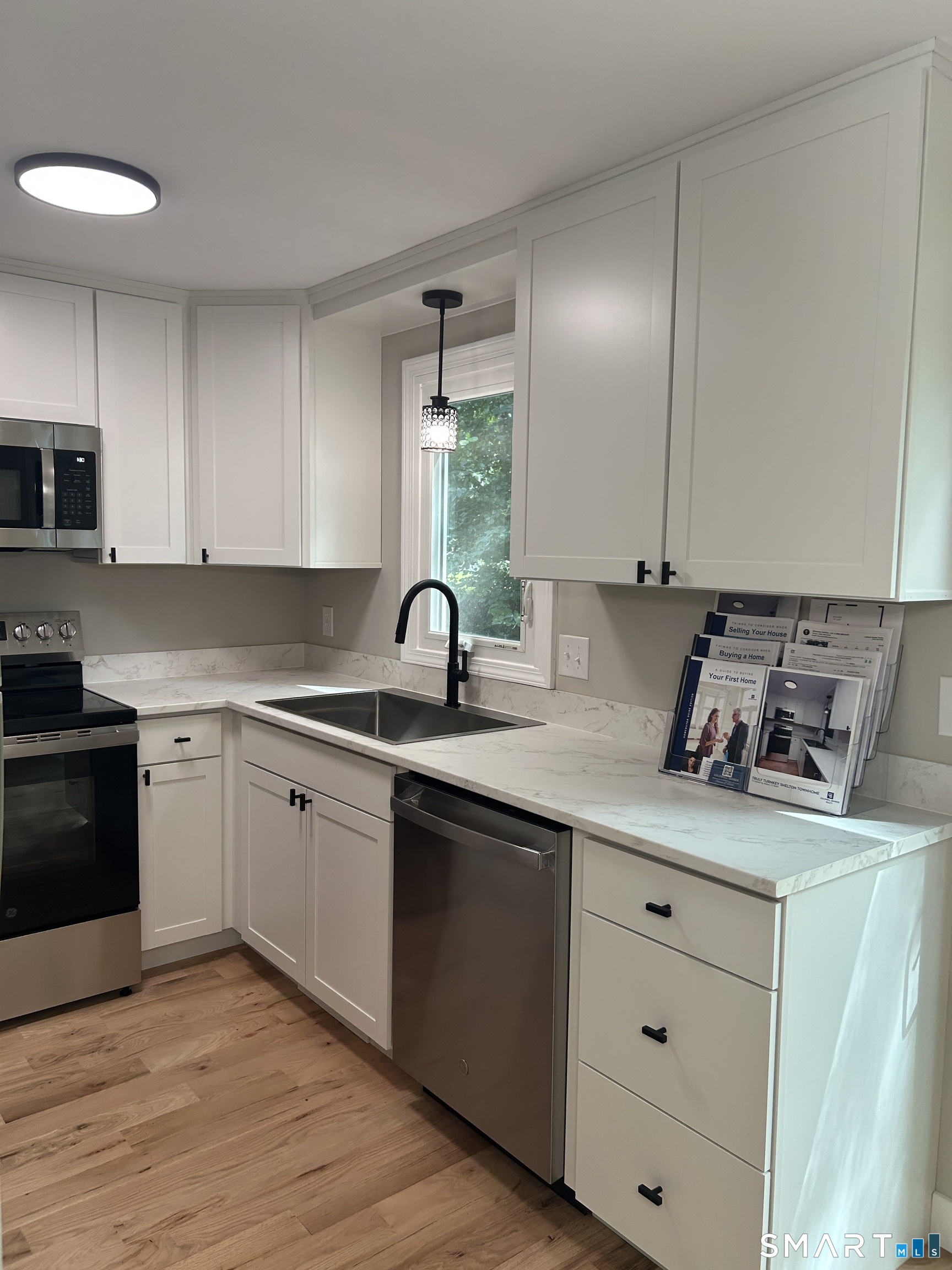 13 Colonial Village Shelton CT 06484