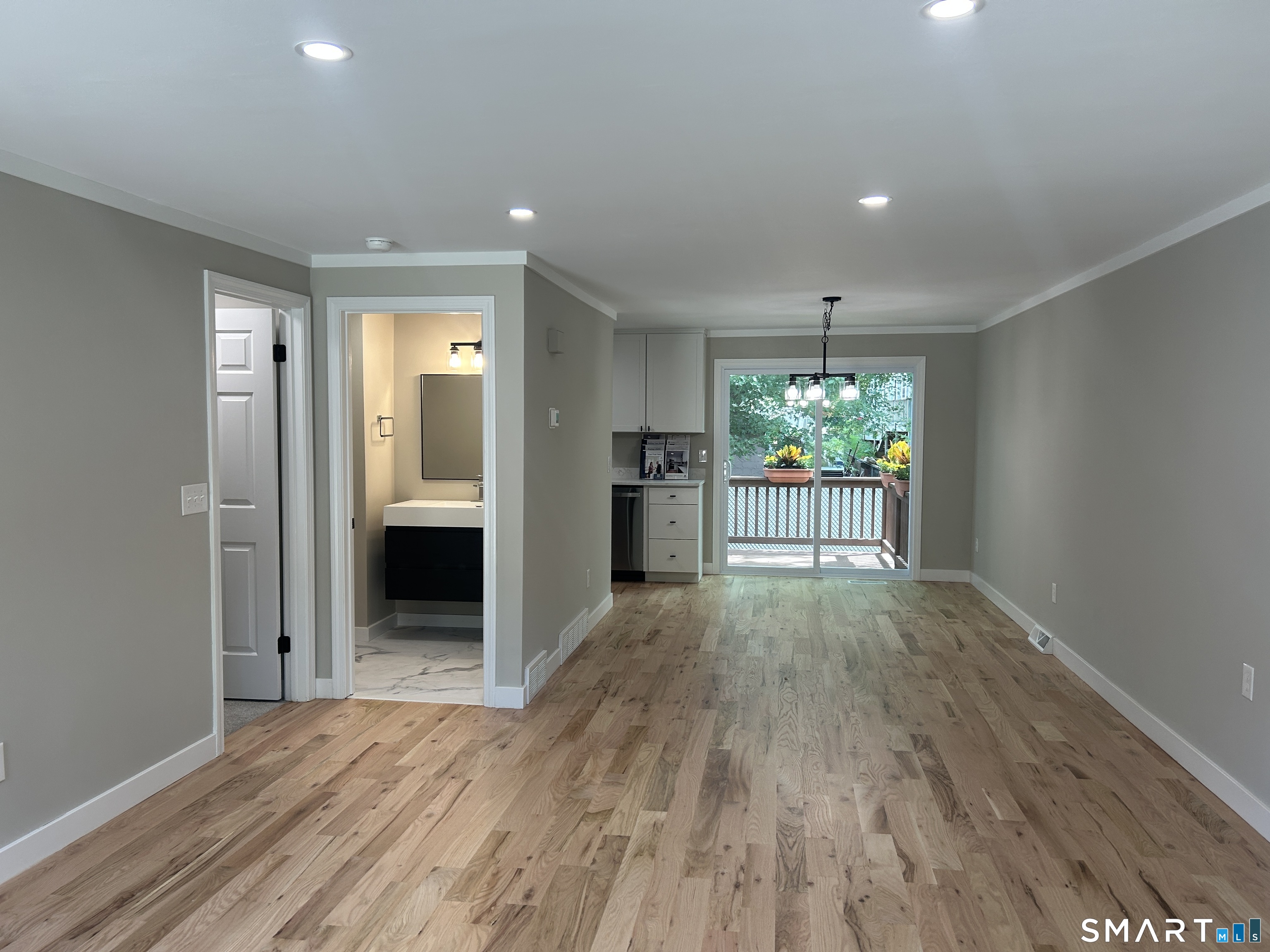 13 Colonial Village Shelton CT 06484