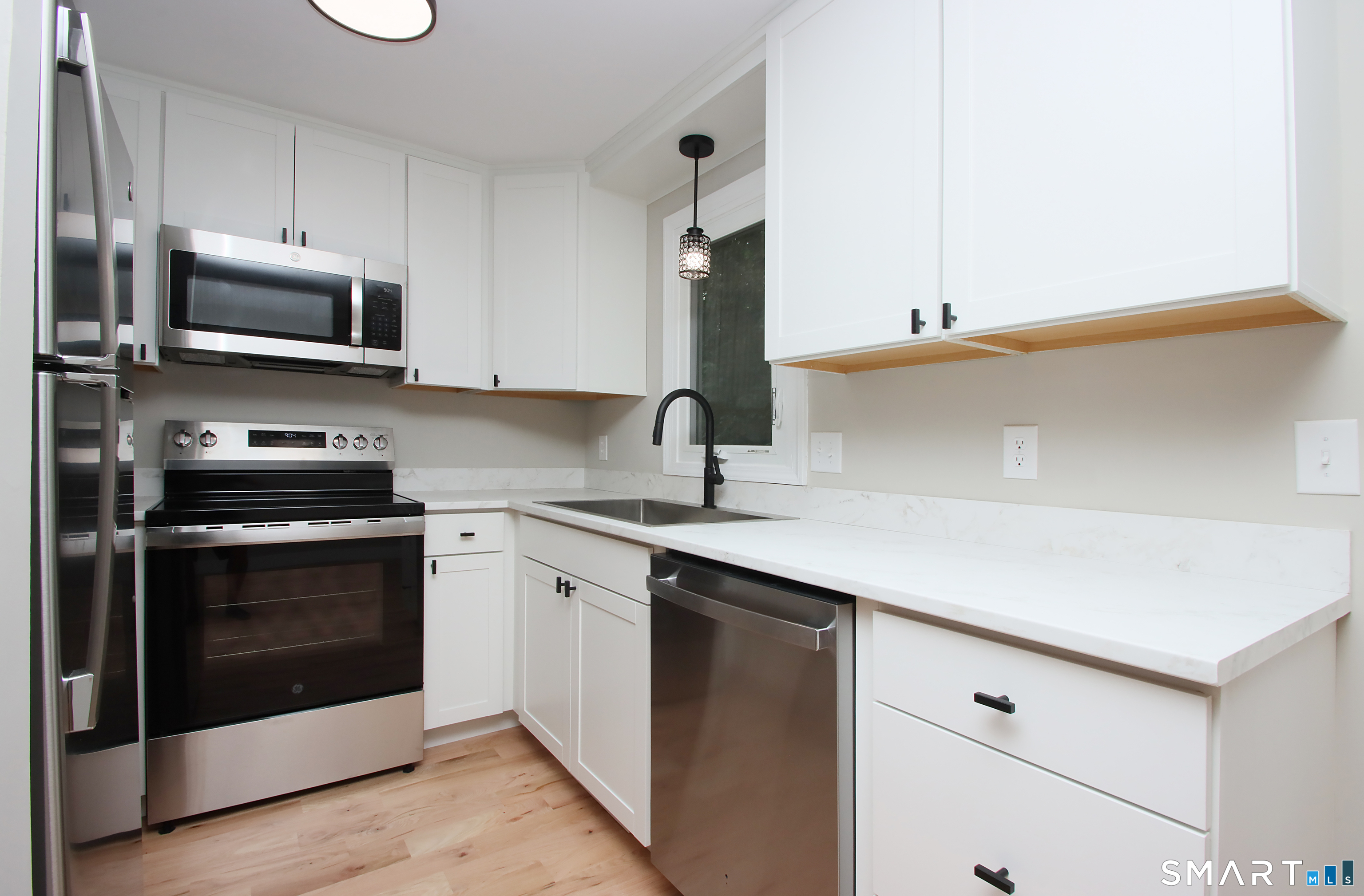 13 Colonial Village Shelton CT 06484