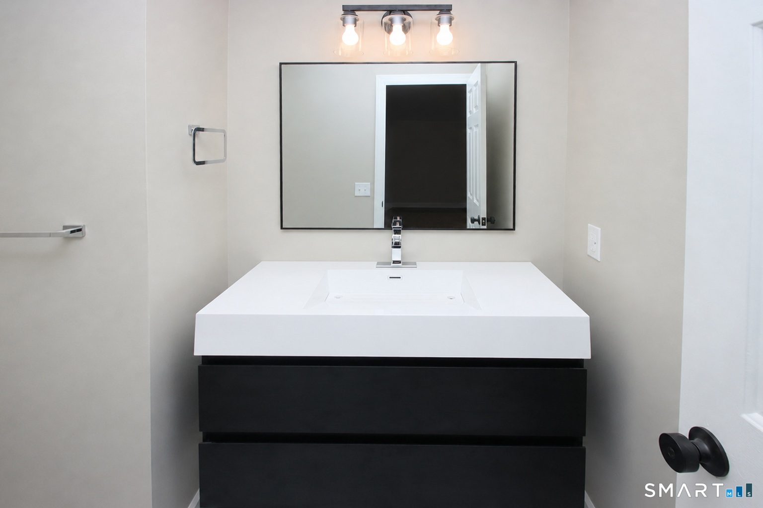 13 Colonial Village Shelton CT 06484