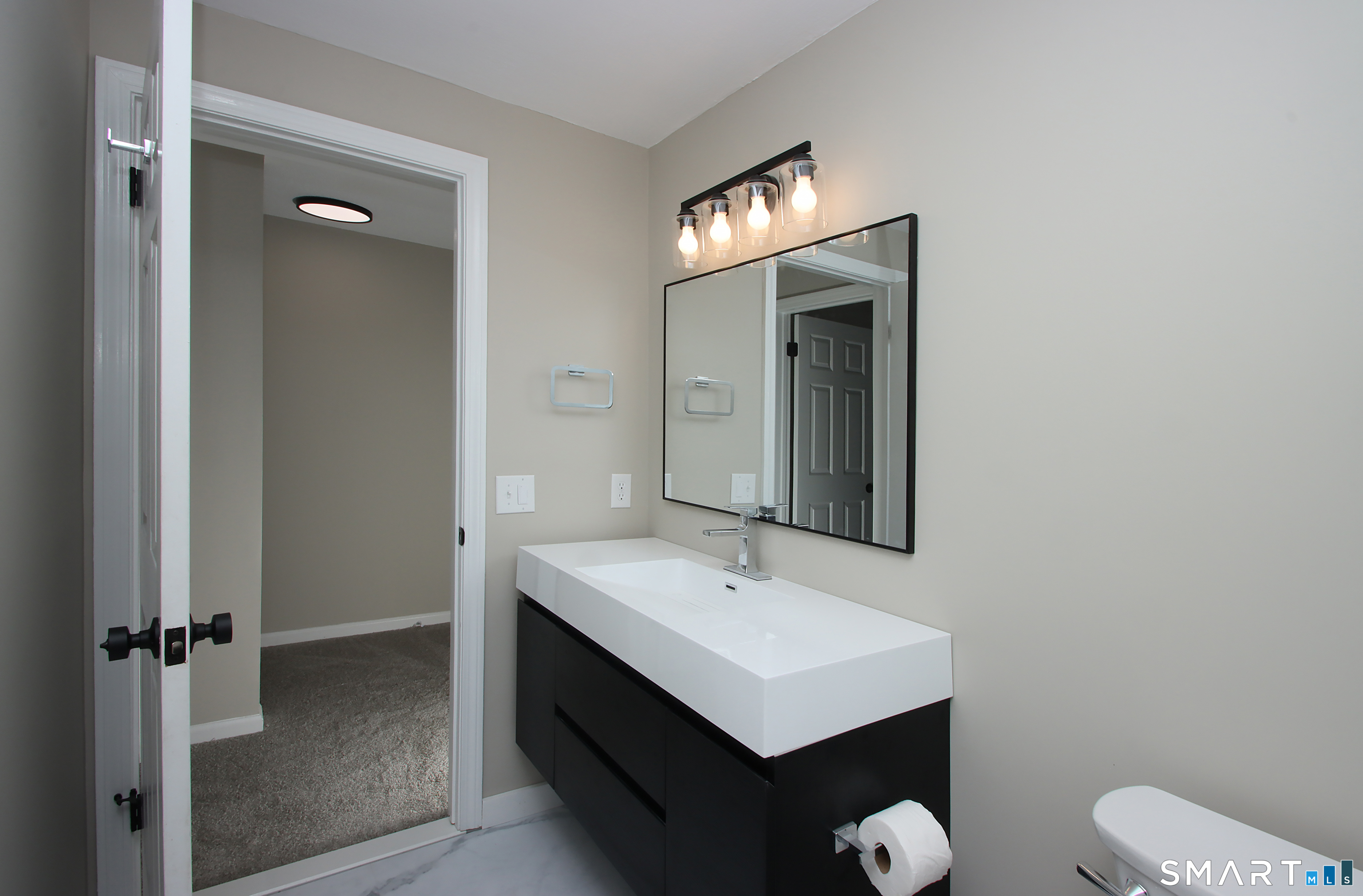 13 Colonial Village Shelton CT 06484