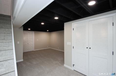 13 Colonial Village Shelton CT 06484