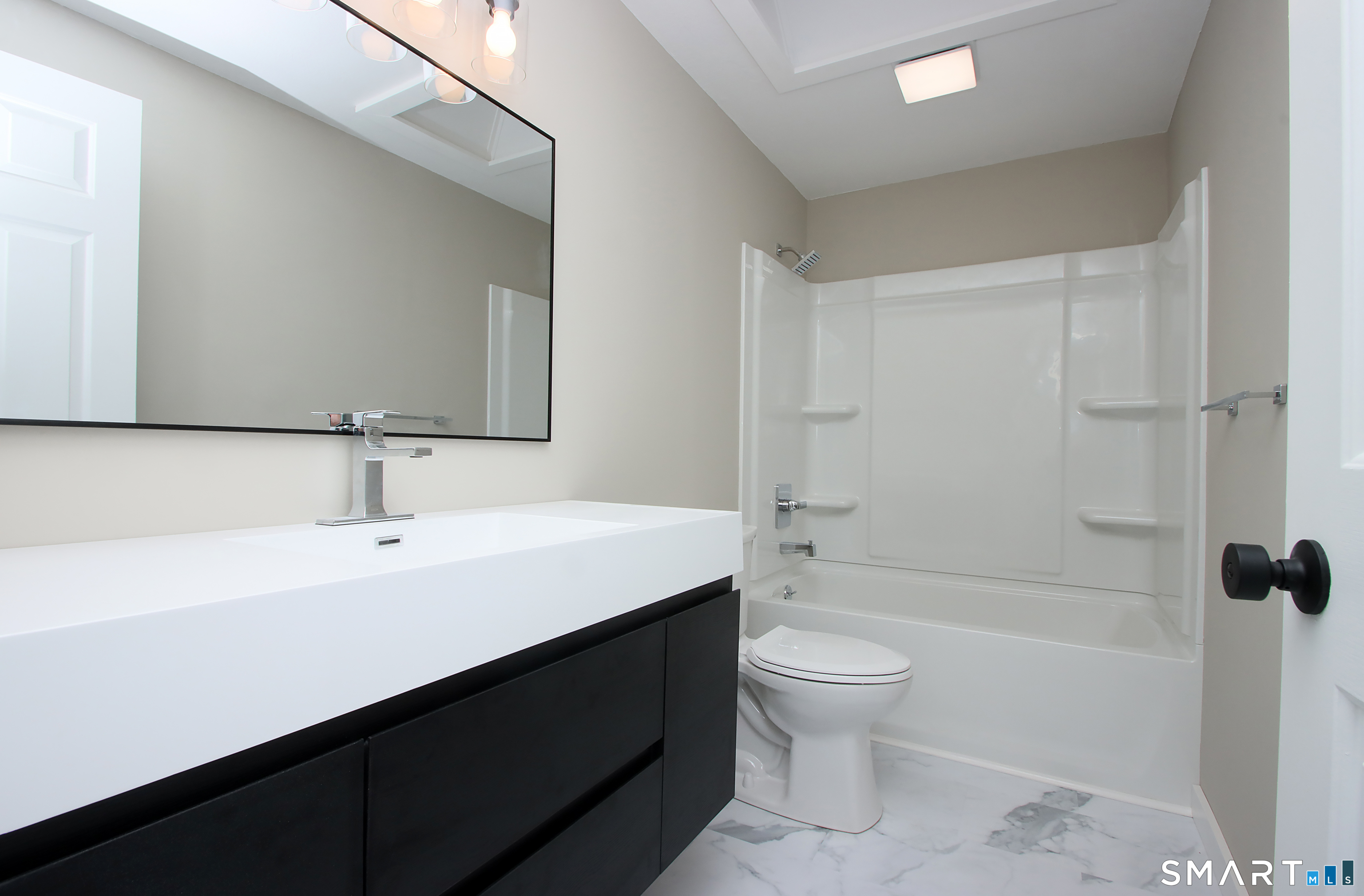 13 Colonial Village Shelton CT 06484