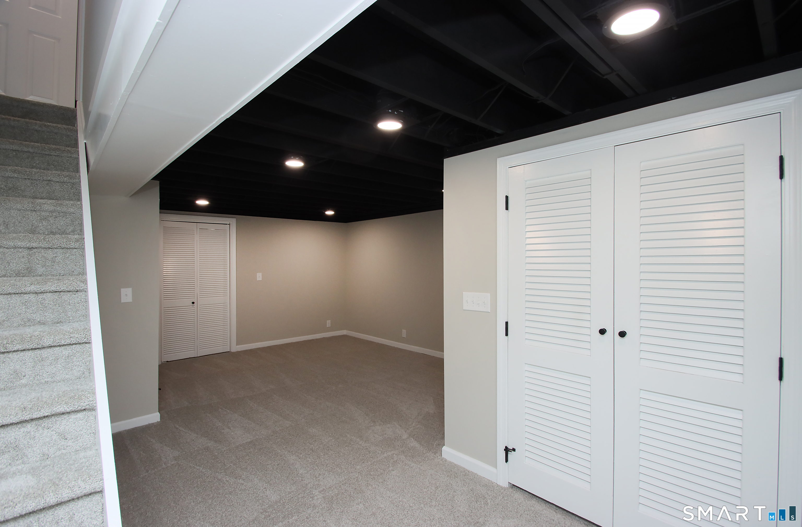 13 Colonial Village Shelton CT 06484