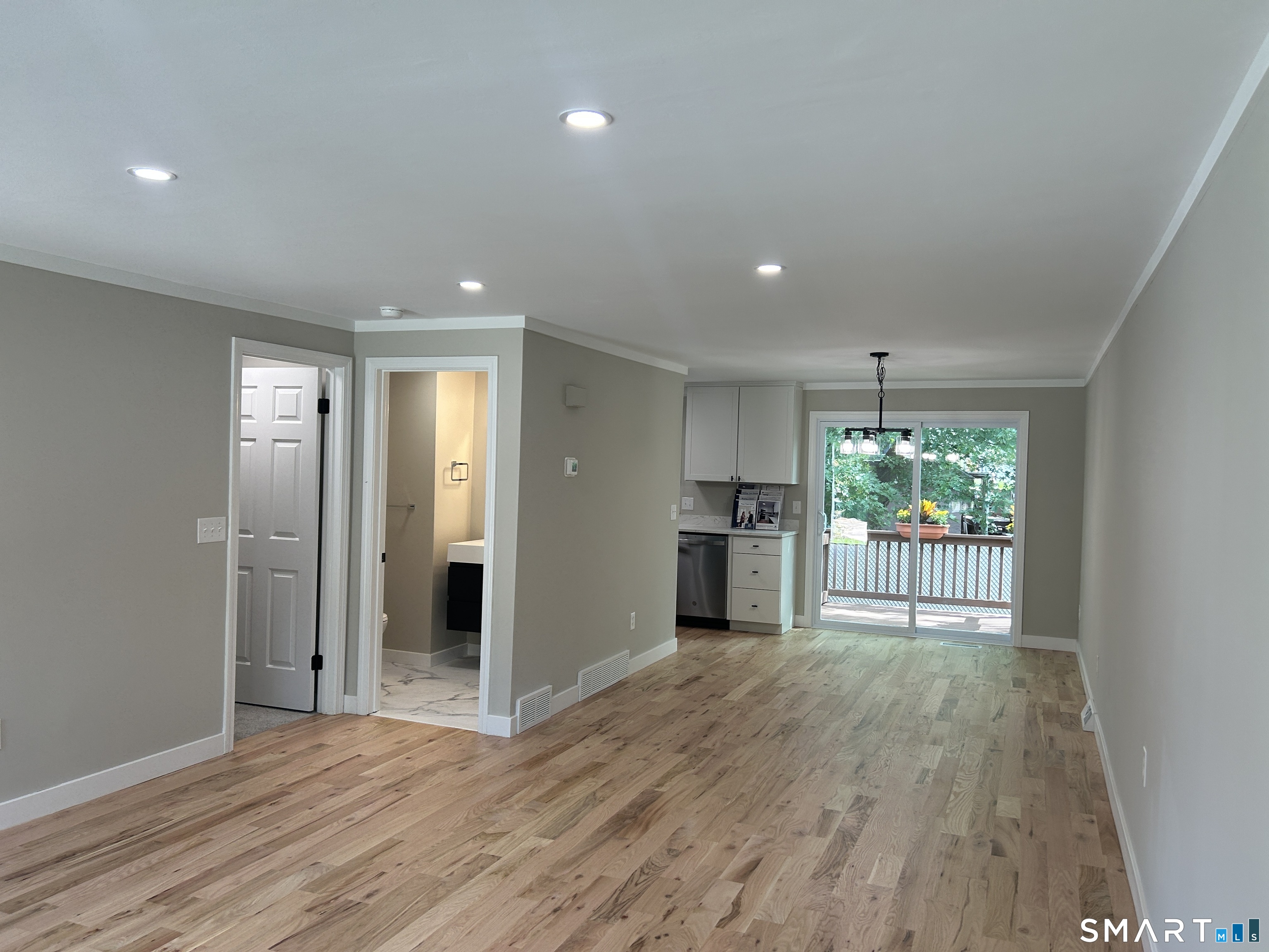 13 Colonial Village Shelton CT 06484