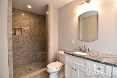 48 Village Crossing East Lyme CT 06357