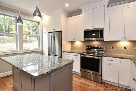 48 Village Crossing East Lyme CT 06357