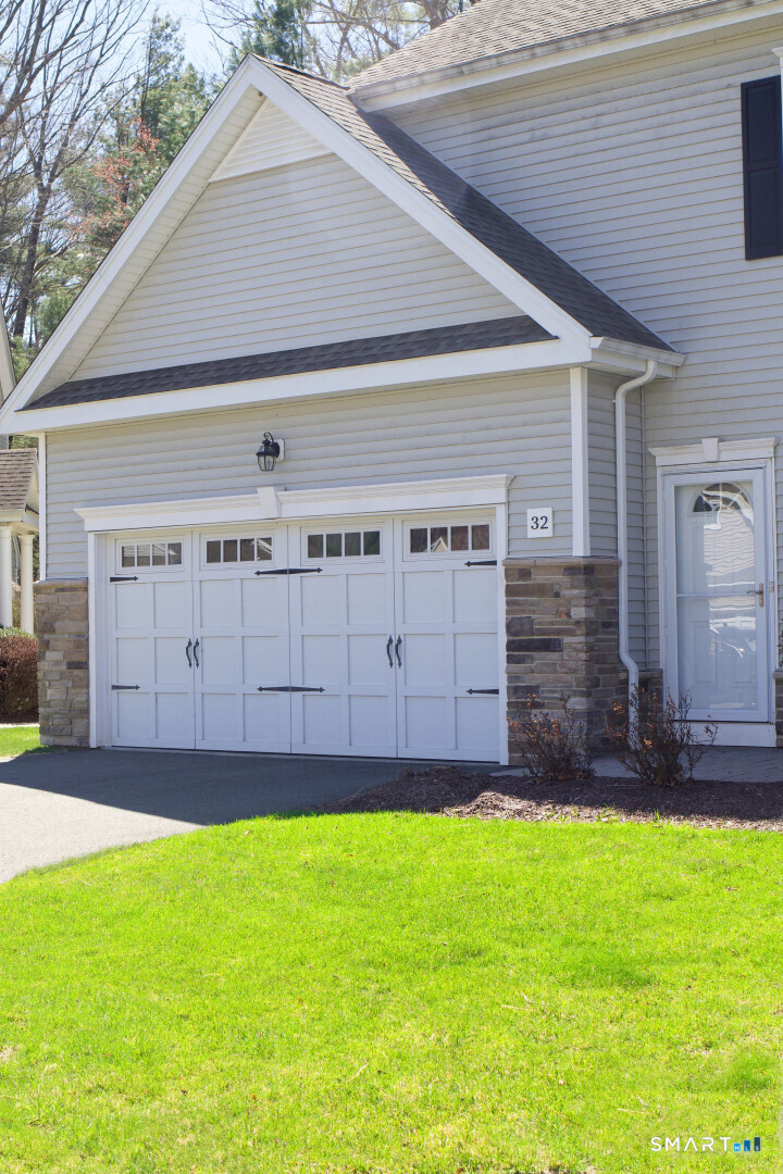 32 Brighton Park Way Bloomfield CT 06002