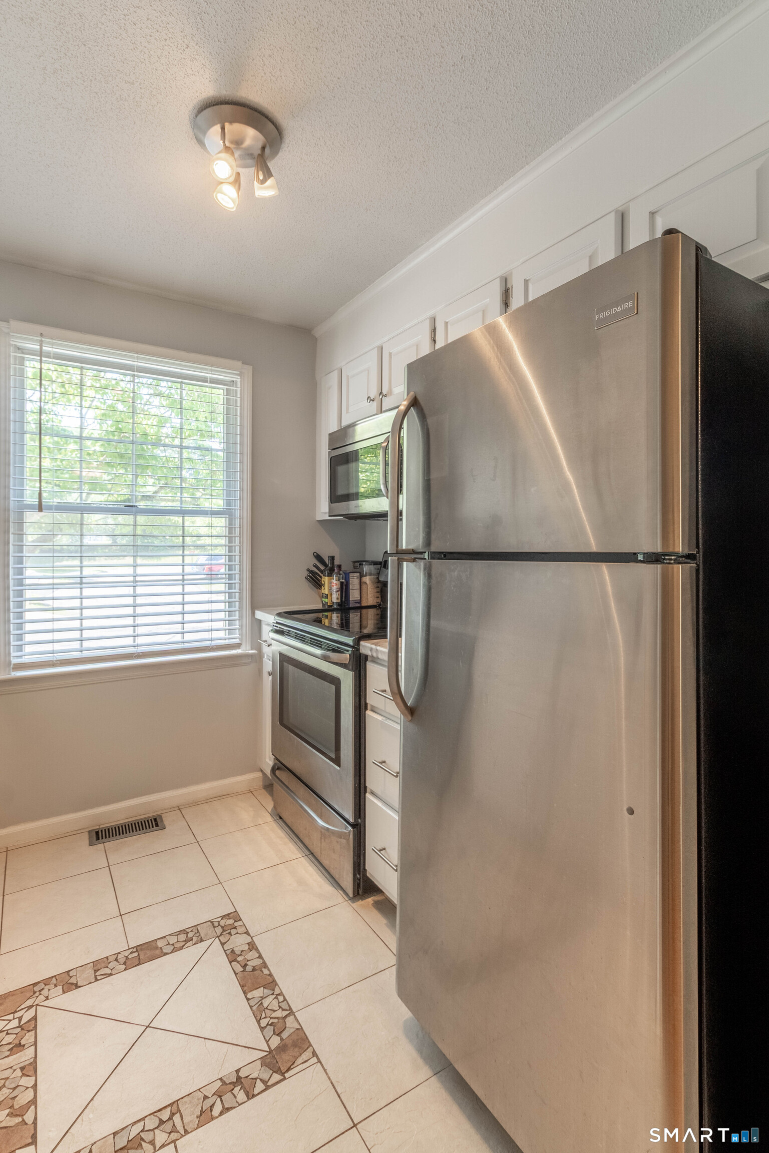 283 Strawberry Circle Windsor CT 06095