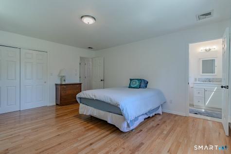 5 Thelbridge Street Madison CT 06443