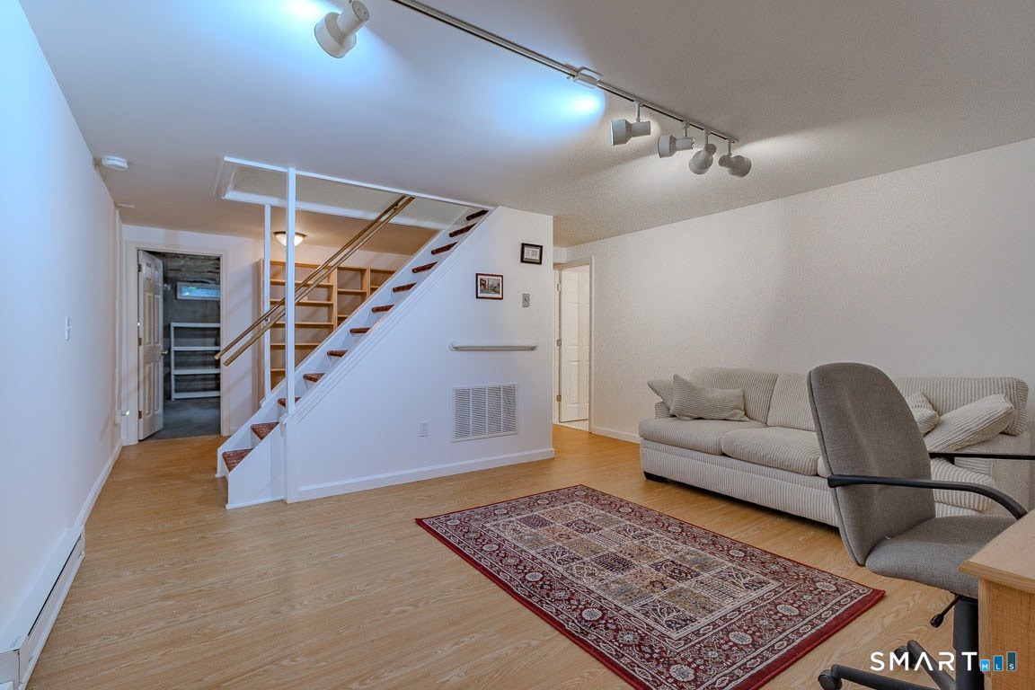 5 Thelbridge Street Madison CT 06443