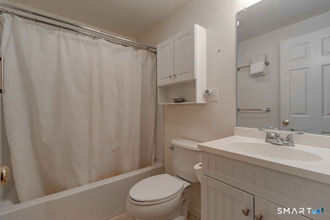 5 Thelbridge Street Madison CT 06443