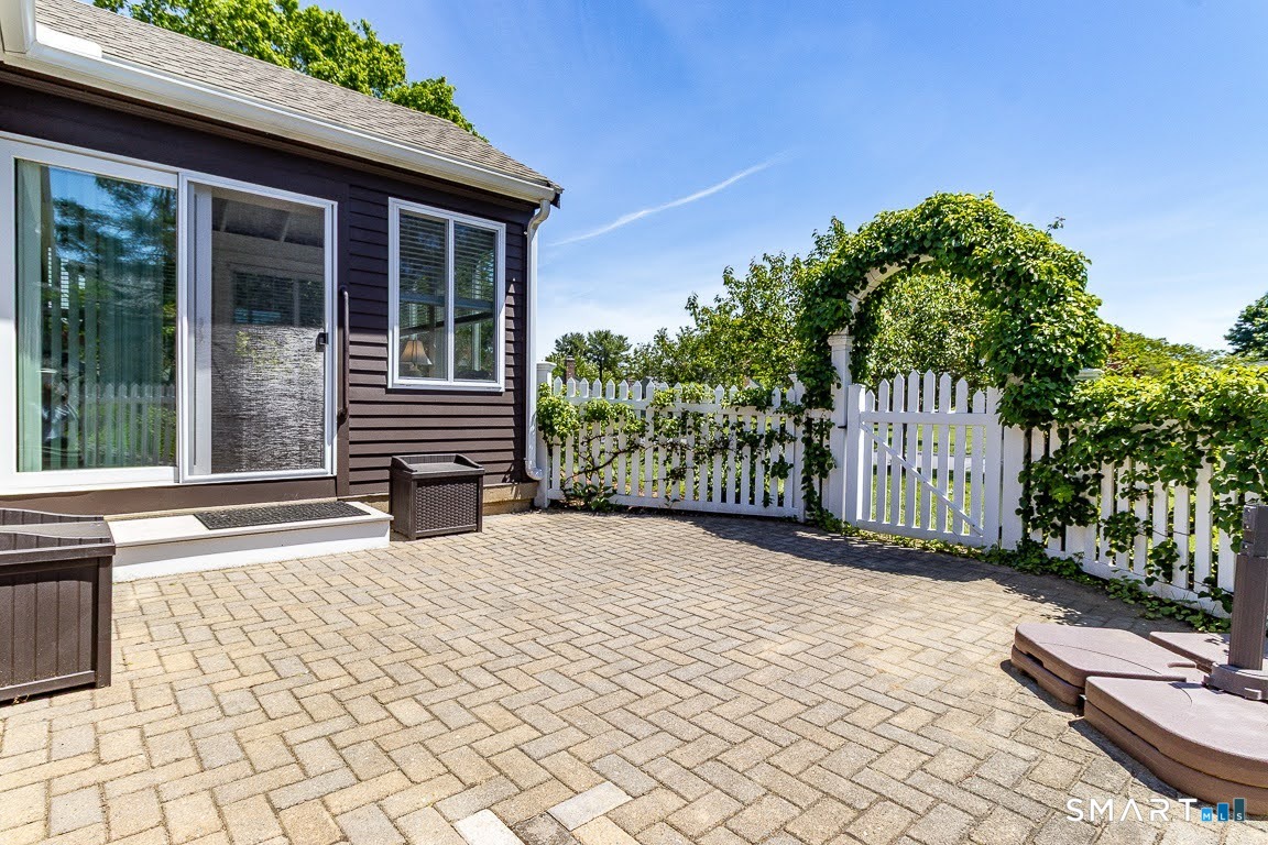 5 Thelbridge Street Madison CT 06443
