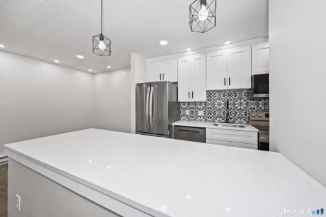 17 Wauwinet Court Guilford CT 06437