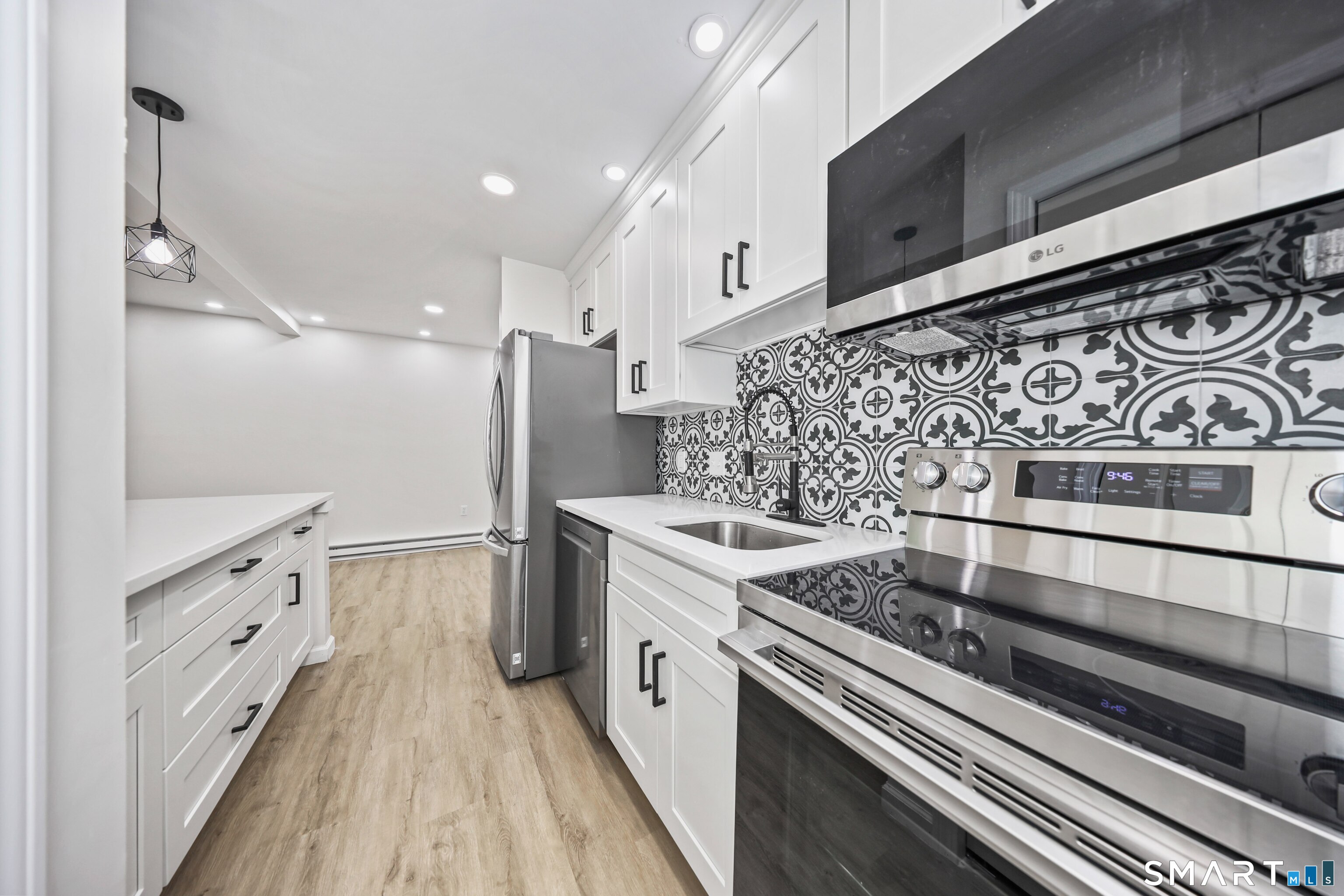 17 Wauwinet Court Guilford CT 06437