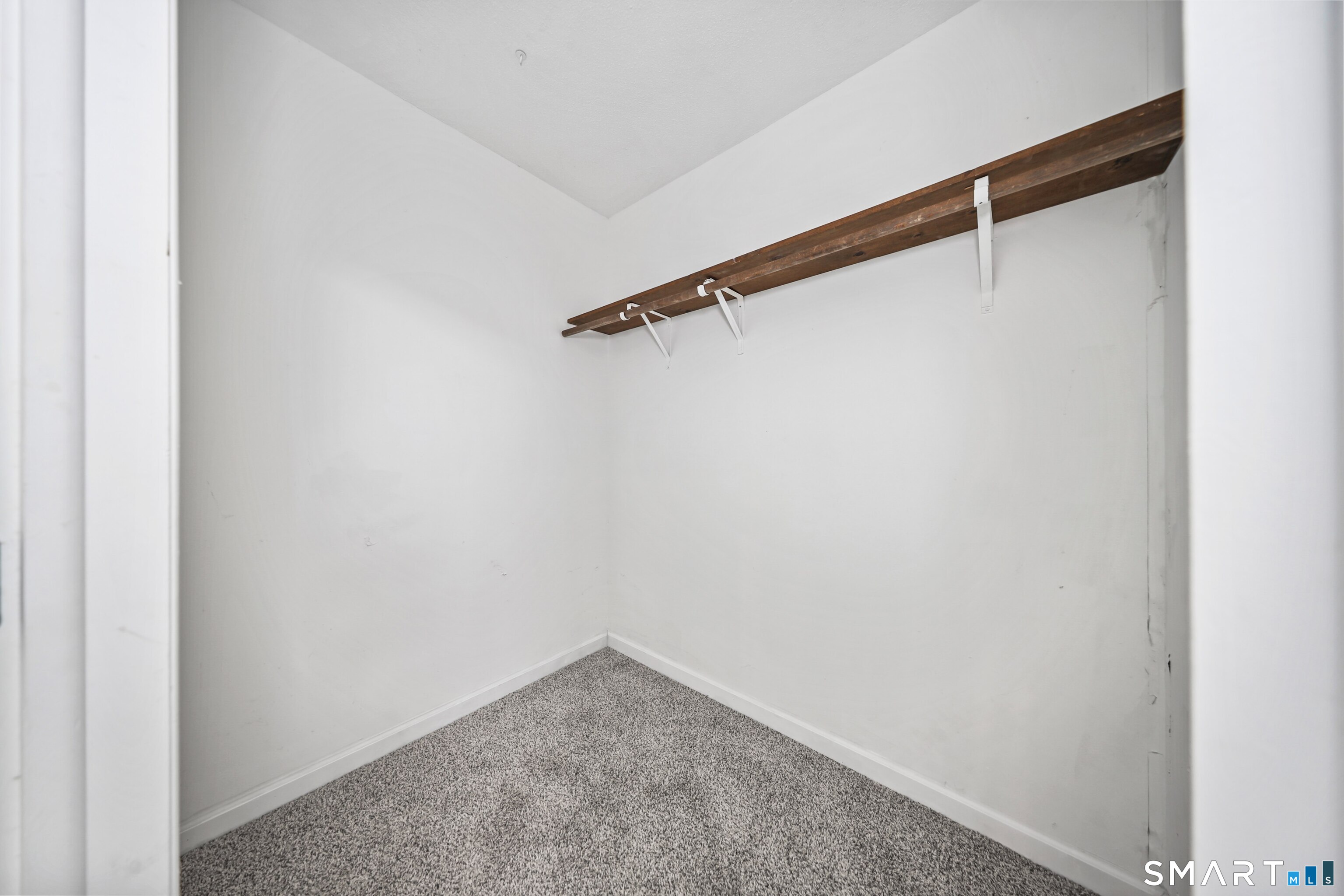 17 Wauwinet Court Guilford CT 06437