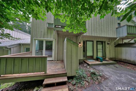 17 Wauwinet Court Guilford CT 06437