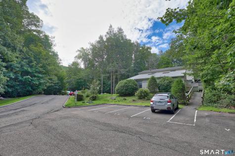17 Wauwinet Court Guilford CT 06437