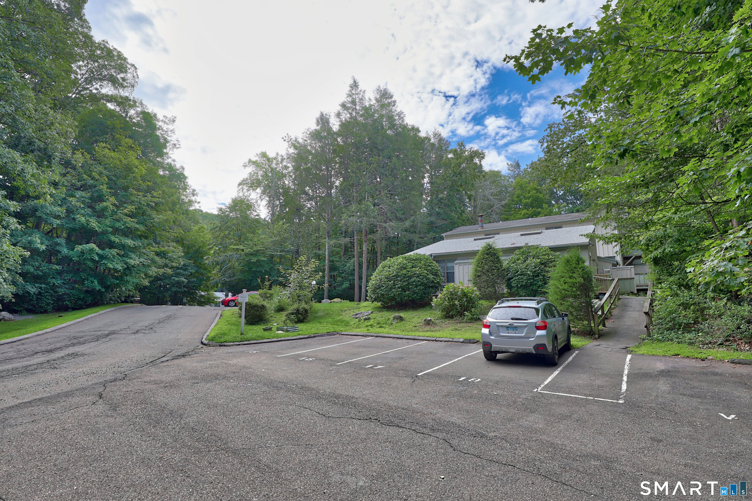 17 Wauwinet Court Guilford CT 06437
