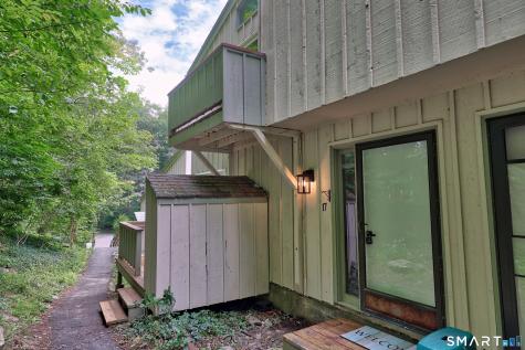 17 Wauwinet Court Guilford CT 06437