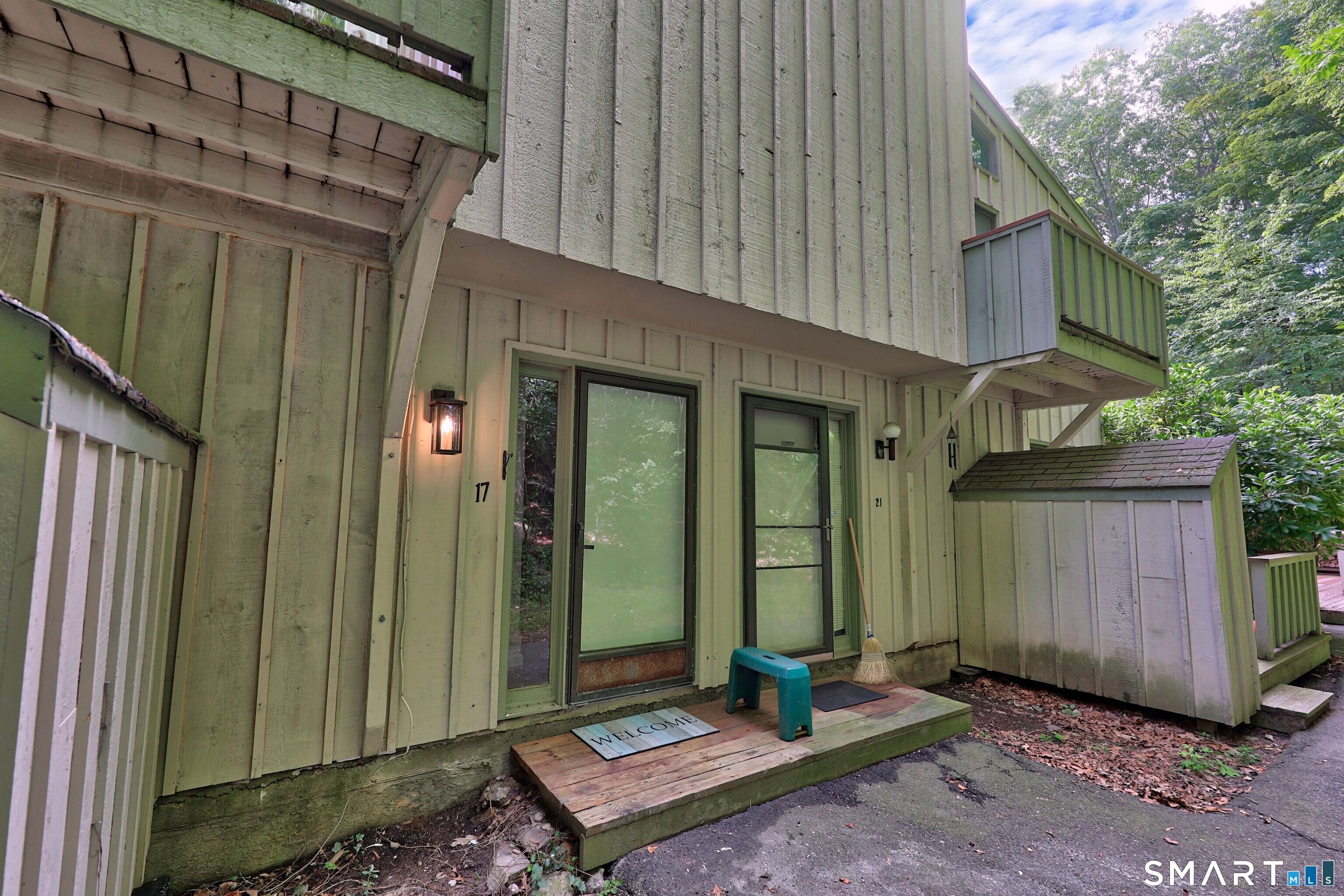 17 Wauwinet Court Guilford CT 06437