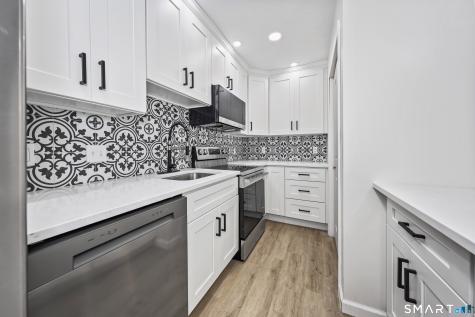 17 Wauwinet Court Guilford CT 06437