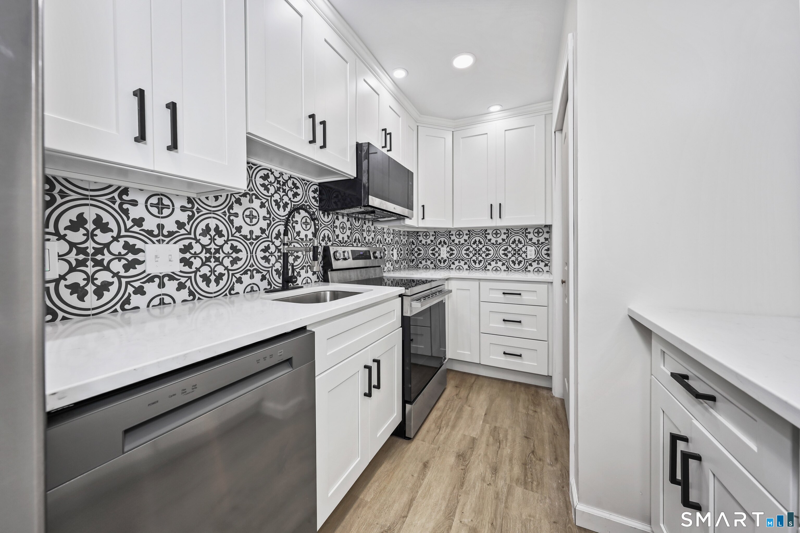 17 Wauwinet Court Guilford CT 06437