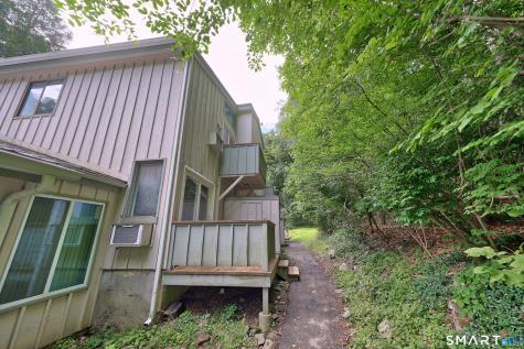 17 Wauwinet Court Guilford CT 06437