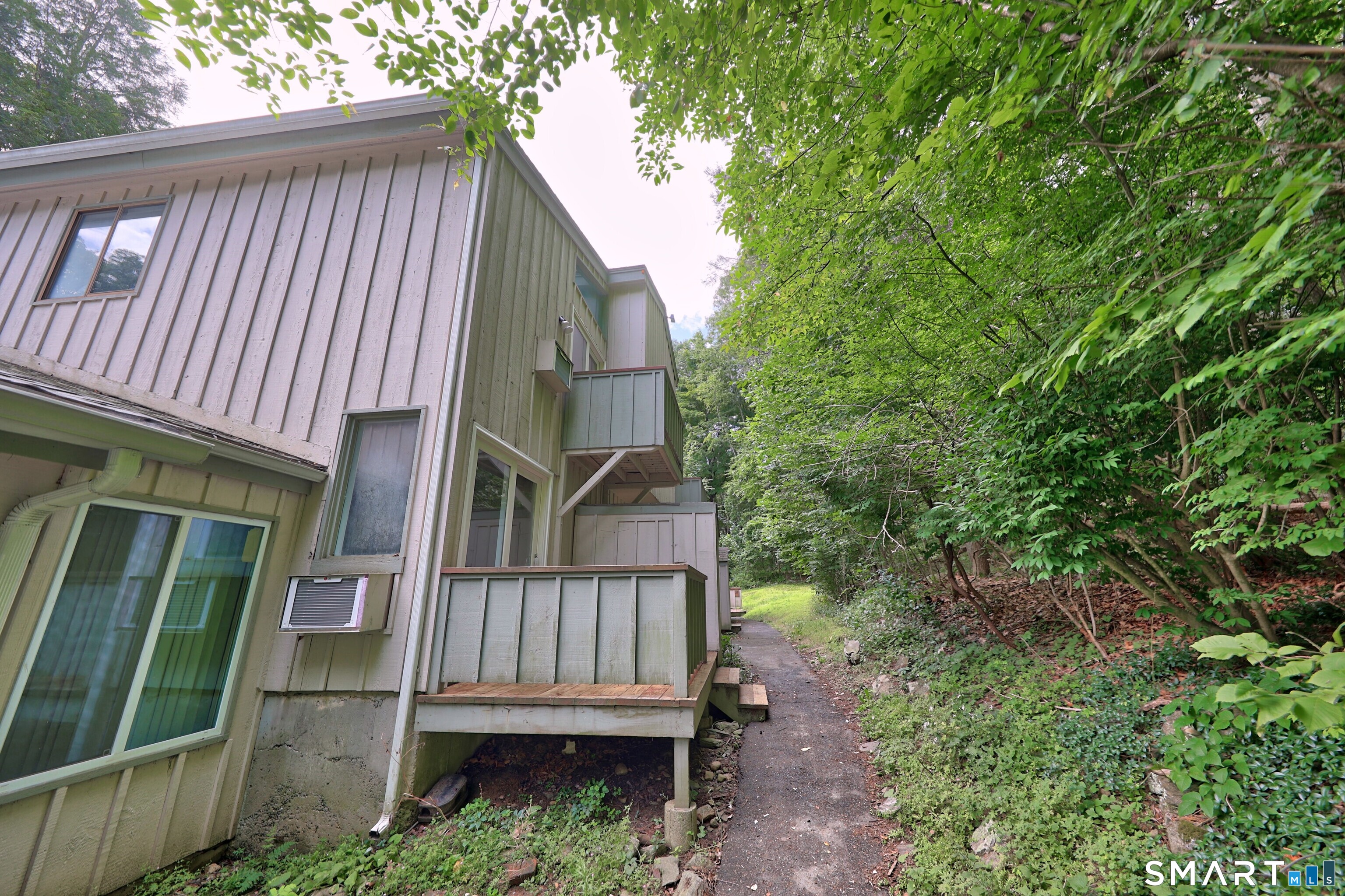 17 Wauwinet Court Guilford CT 06437