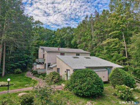 17 Wauwinet Court Guilford CT 06437