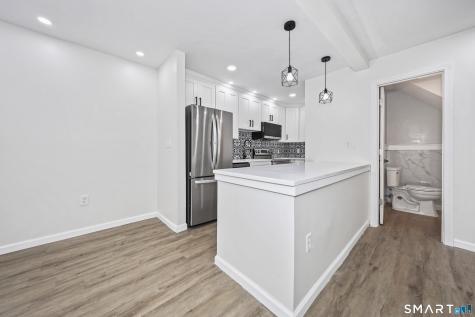 17 Wauwinet Court Guilford CT 06437