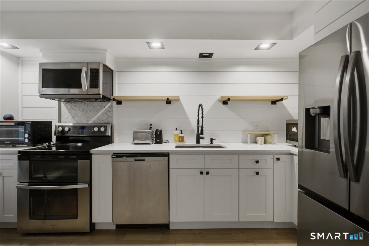 135 Heatherwood Drive Brookfield CT 06804