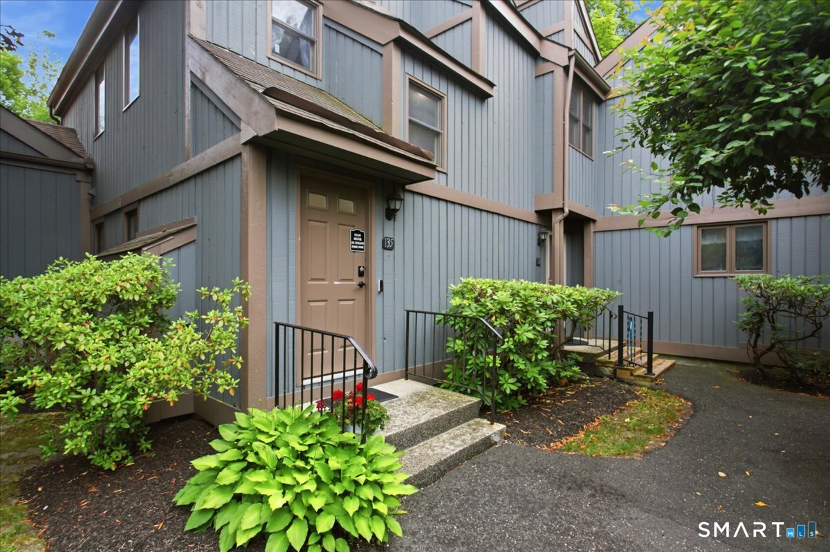 135 Heatherwood Drive Brookfield CT 06804