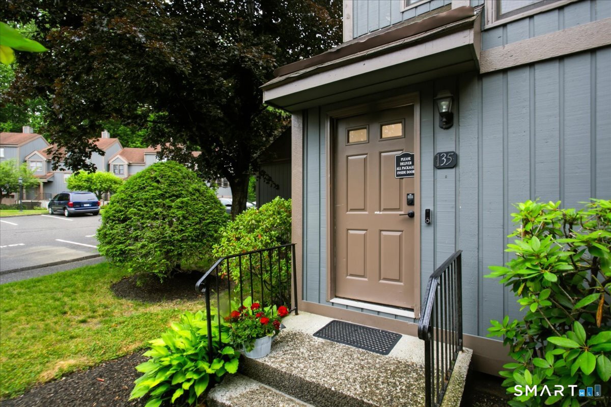 135 Heatherwood Drive Brookfield CT 06804