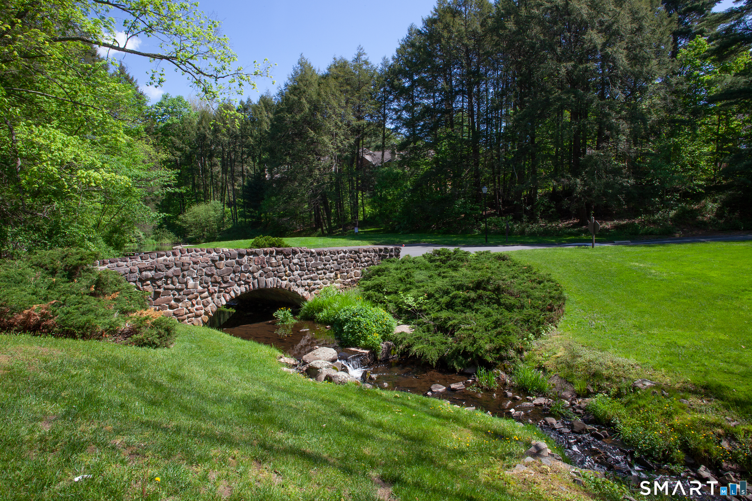 6 Stratford Park Bloomfield CT 06002