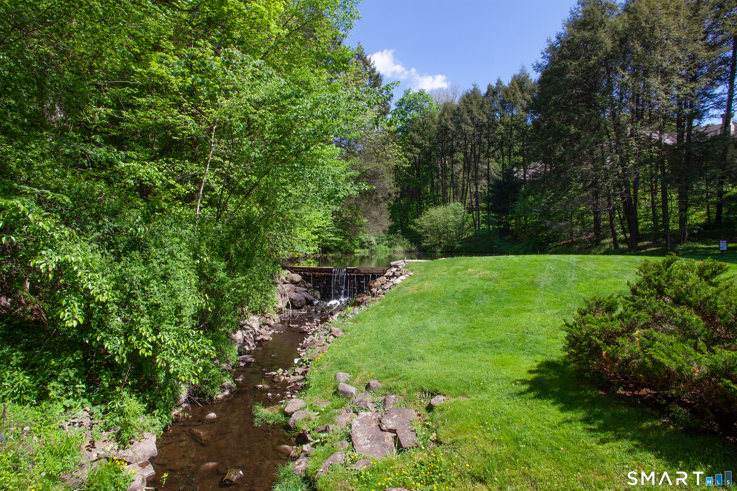6 Stratford Park Bloomfield CT 06002