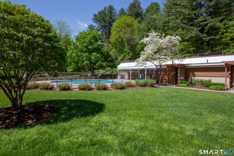6 Stratford Park Bloomfield CT 06002