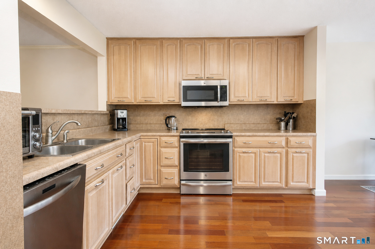 6 Stratford Park Bloomfield CT 06002
