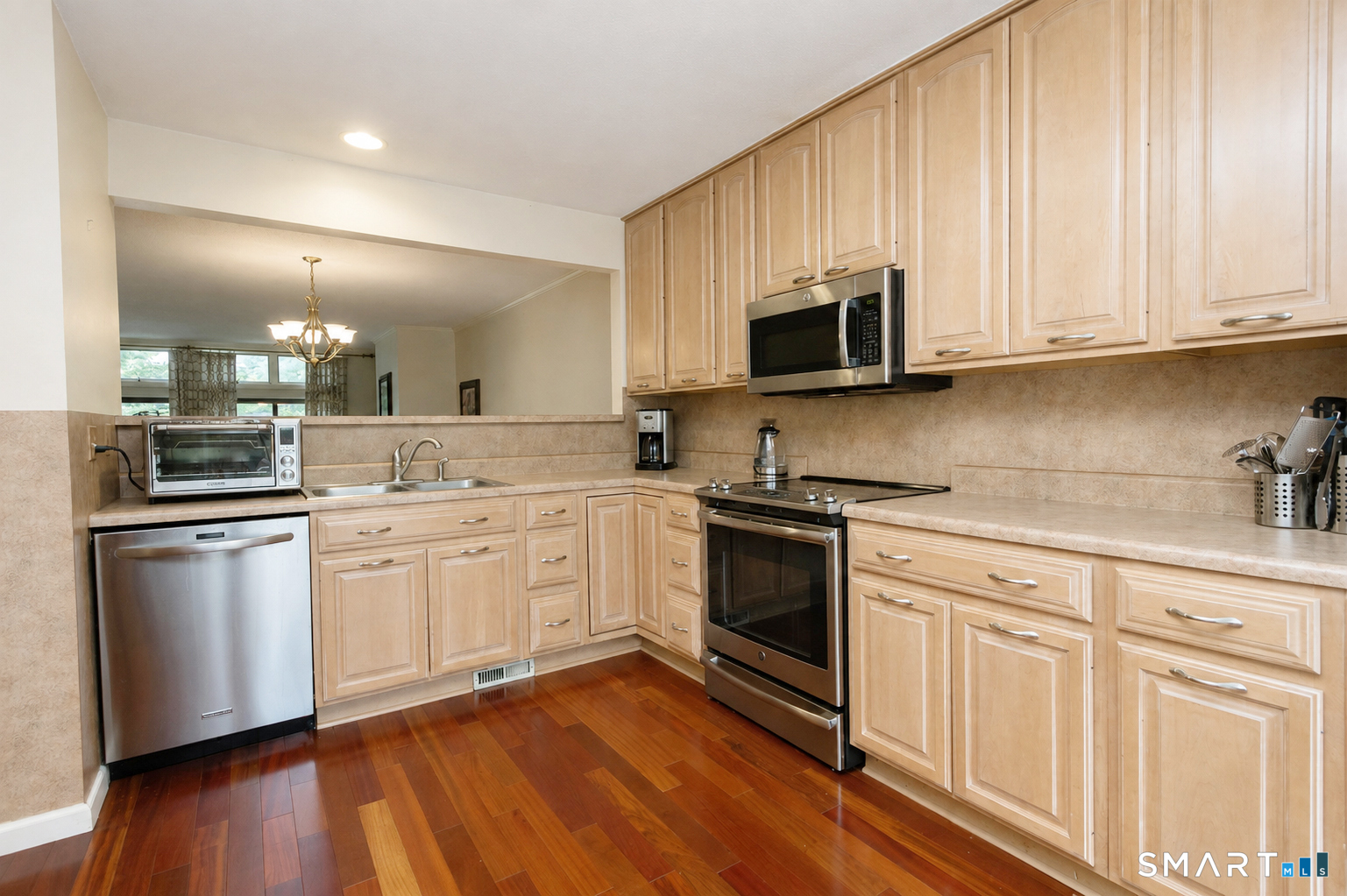 6 Stratford Park Bloomfield CT 06002