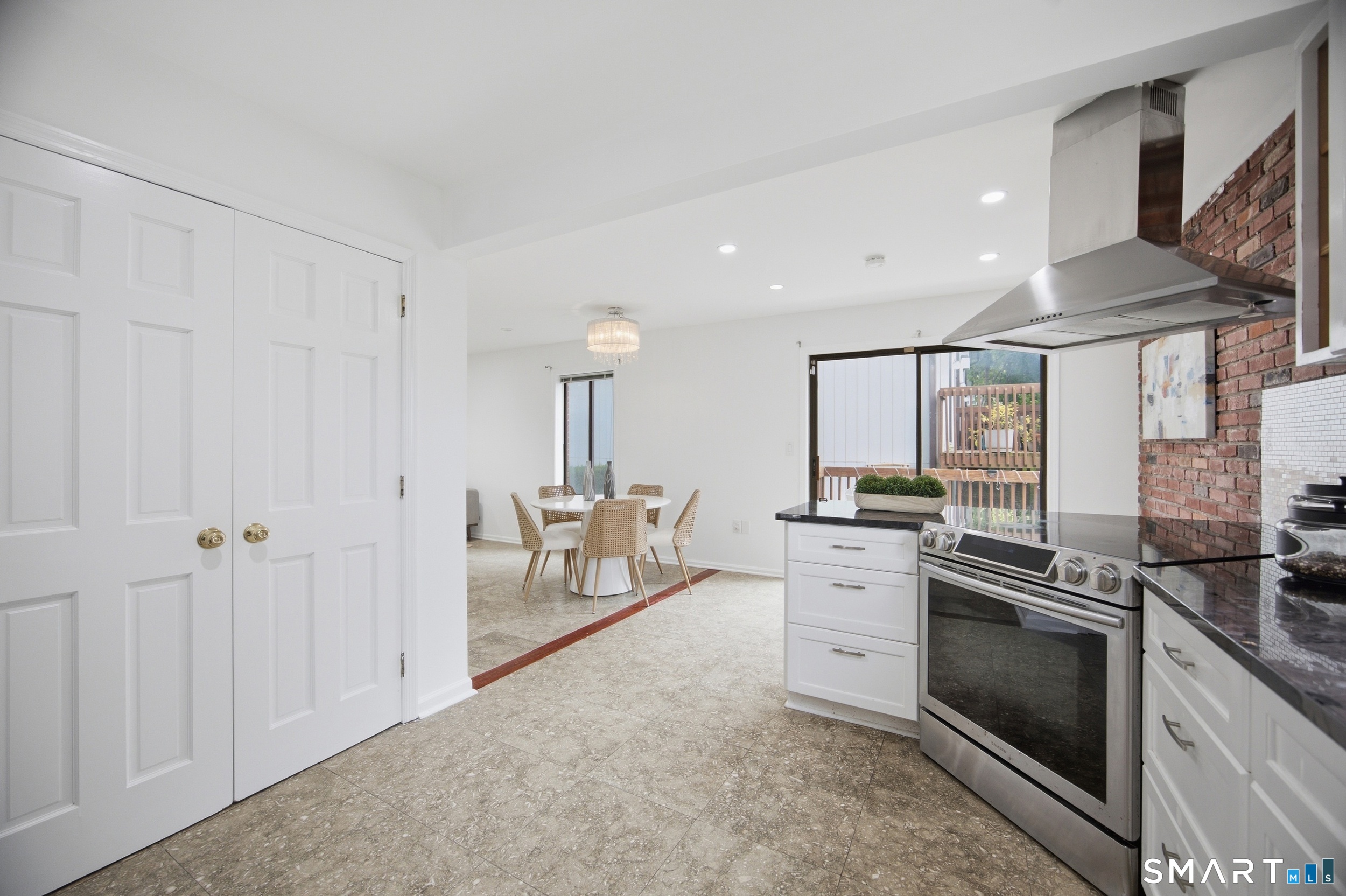33 Colonial Road Stamford CT 06906