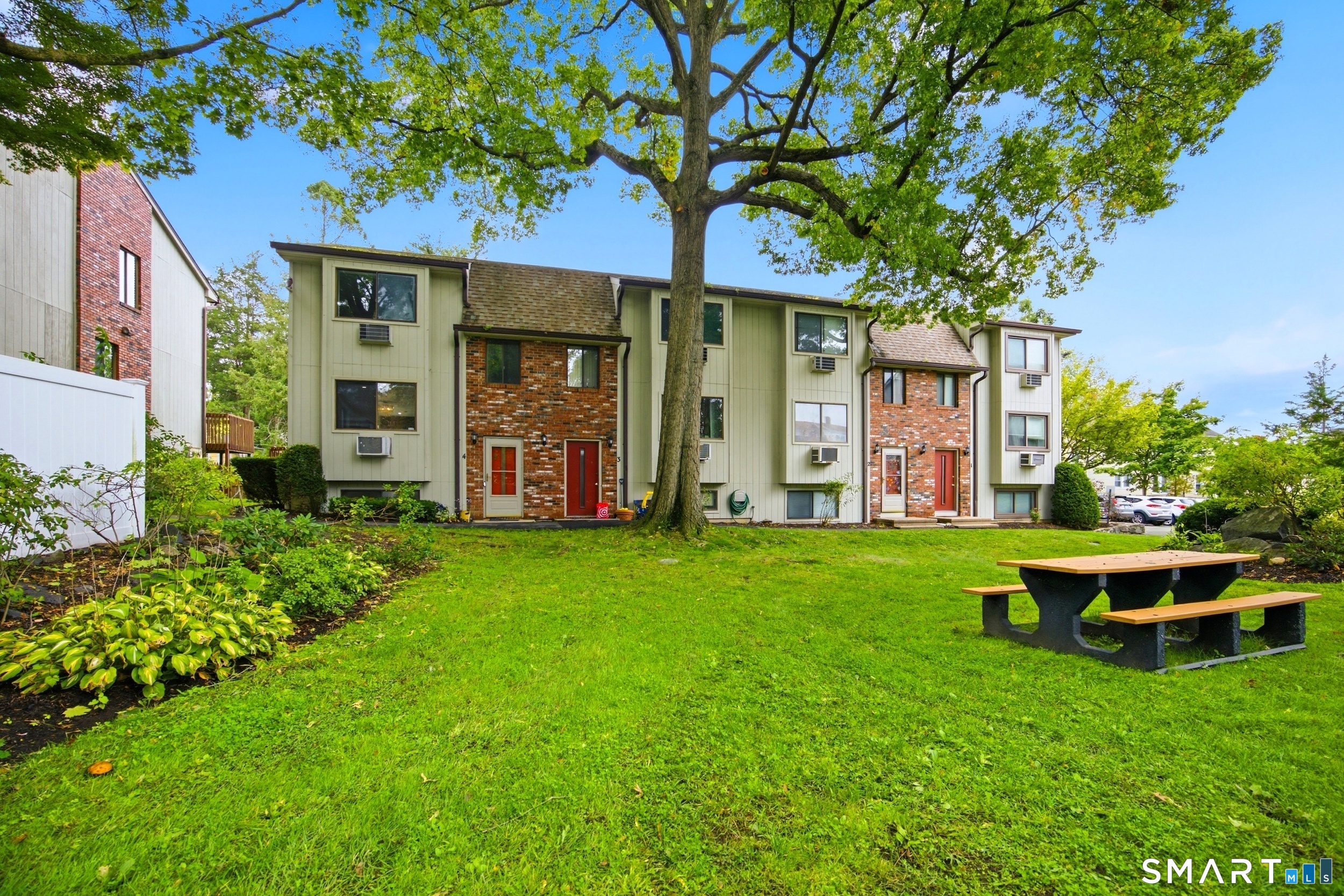 33 Colonial Road Stamford CT 06906