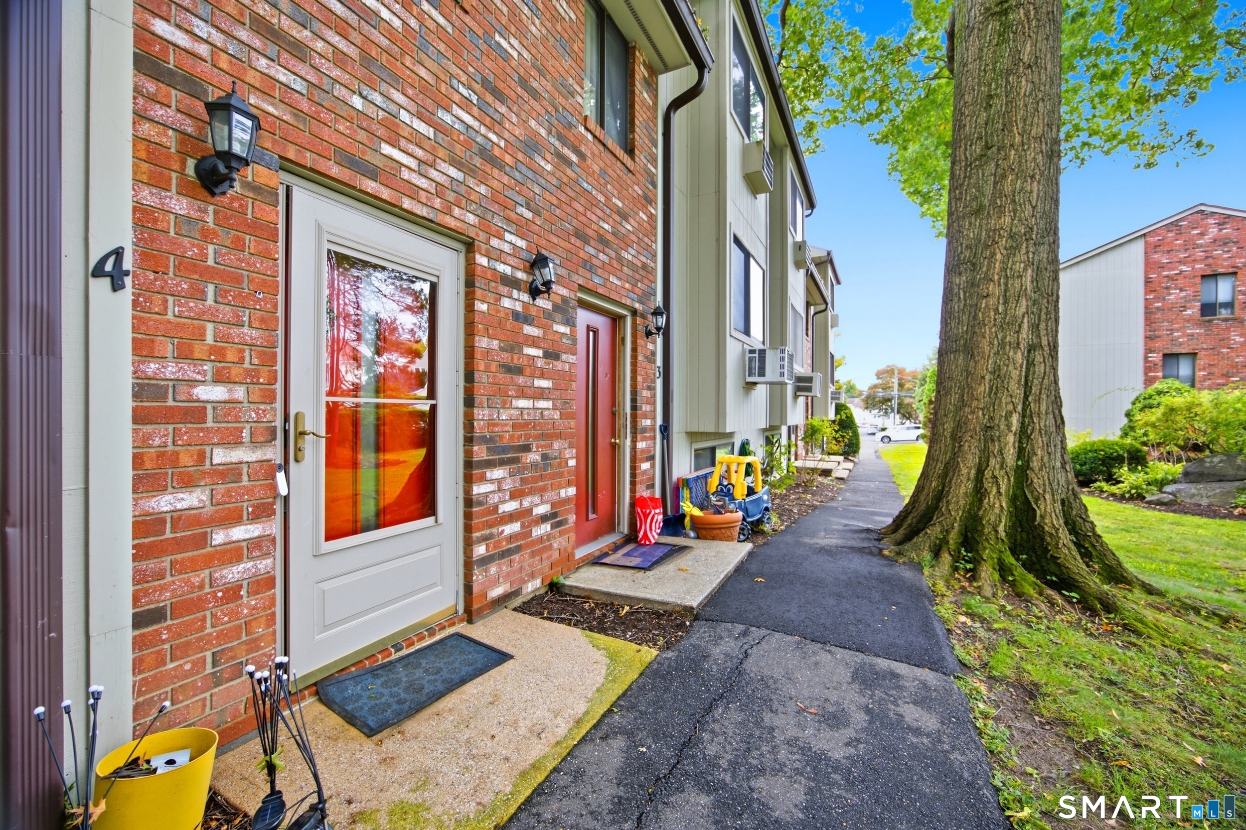 33 Colonial Road Stamford CT 06906