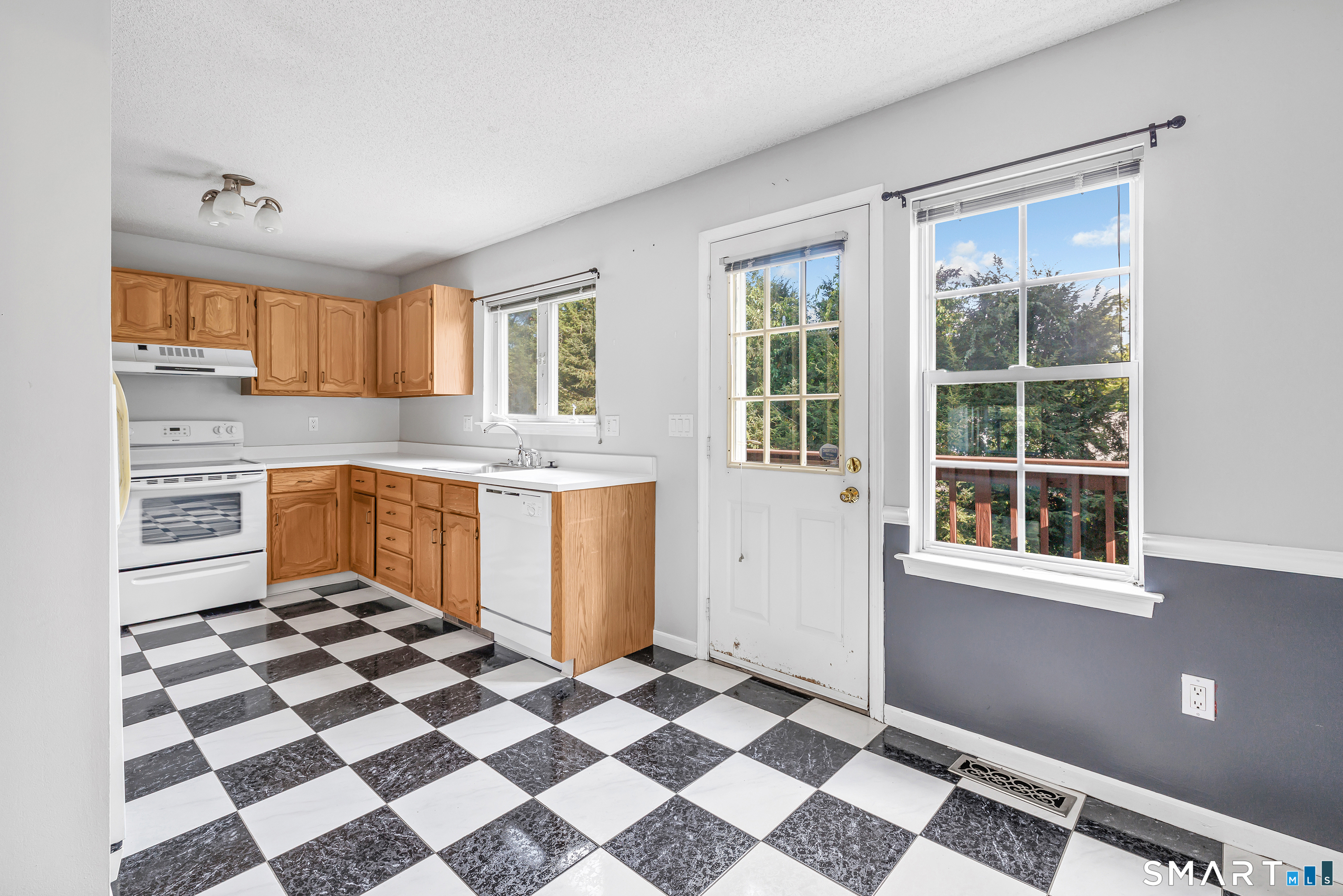 213 Algonquin Trail Trumbull CT 06611